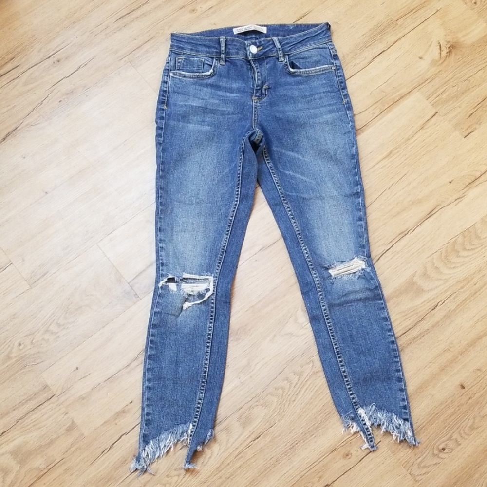 Distressed cropped jeans